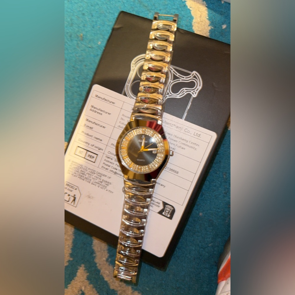 Silver and Gold Men's Quartz Watch - Picture 2 of 5